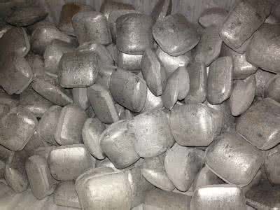 一位發言人表示，巴西淡水河谷（Vale）正在重新評估其在新喀里多尼亞虧損的鎳業務，這是上月新上任的首席執行官Fabio Schvartsman對表現不佳資產進行廣泛考核的一部分。